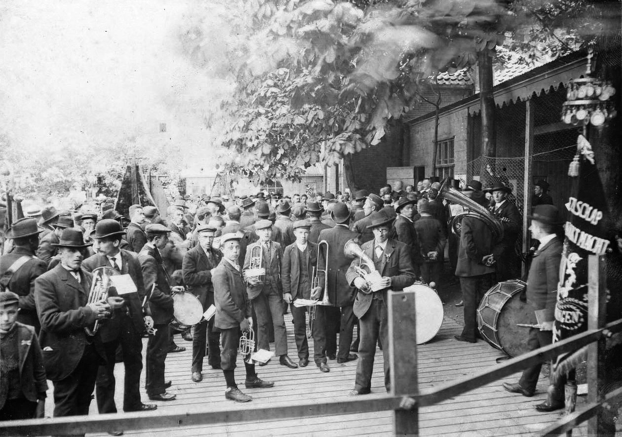 zierikzeefestivalemmmedaillesenaandenkens074barchieffotorechtsopdefotostaatdeschellenboomvanemm.jpg